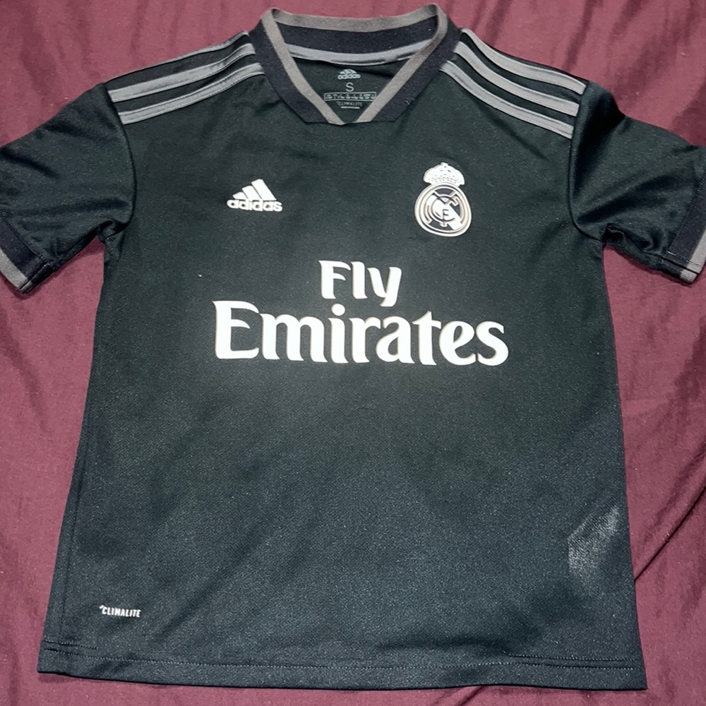 Fly Emirates jersey